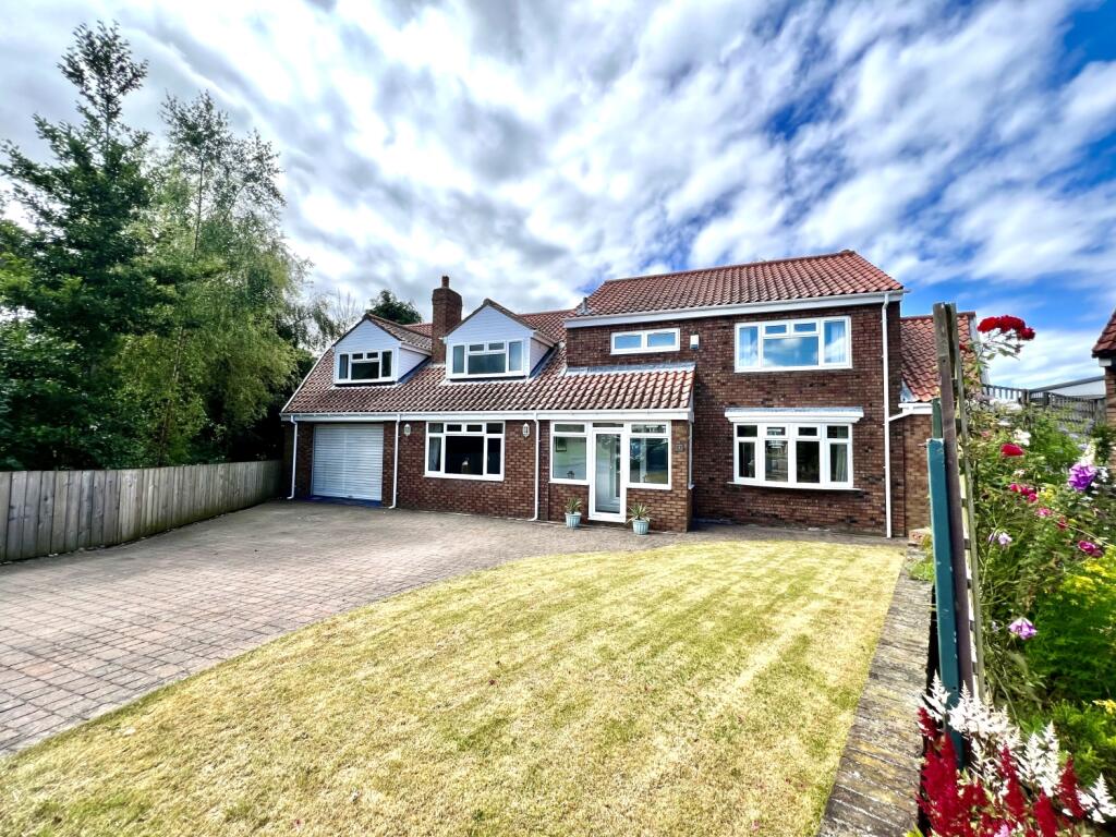 6 bedroom detached house for sale in Greenlea, Elwick, TS27
