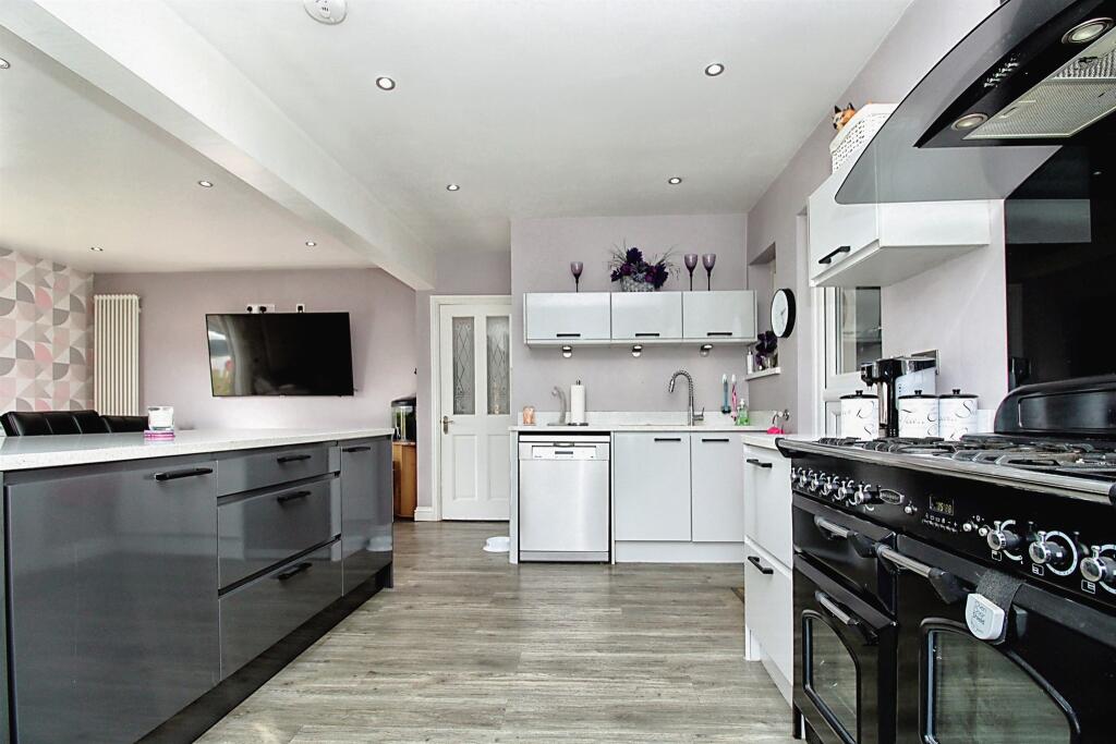 3 bedroom detached house for sale in Hayes Lane, Sully, Penarth, CF64