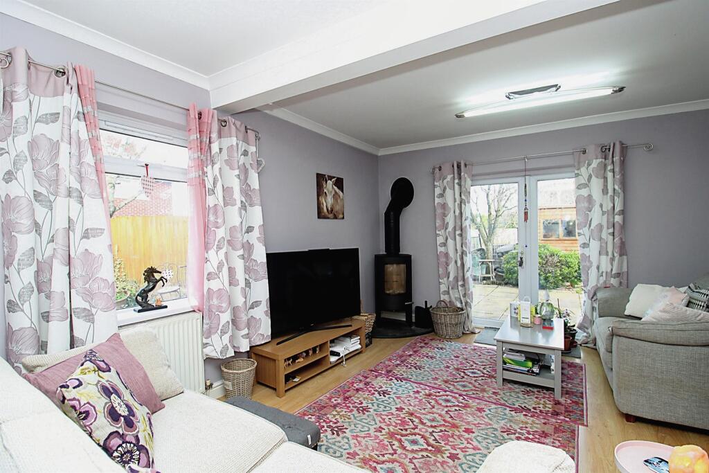 3 bedroom detached house for sale in Hayes Lane, Sully, Penarth, CF64