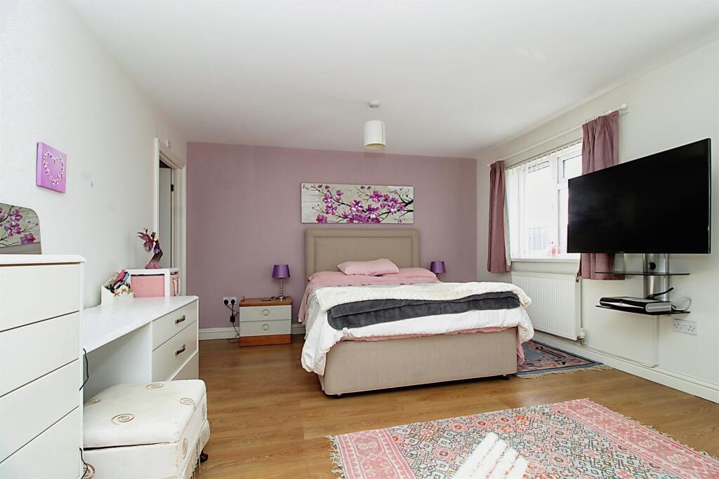 3 bedroom detached house for sale in Hayes Lane, Sully, Penarth, CF64