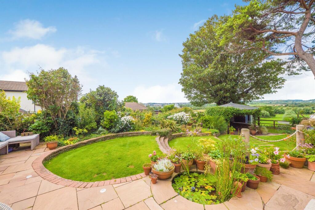 4 bedroom semidetached house for sale in Cog Road, Sully, Penarth, CF64