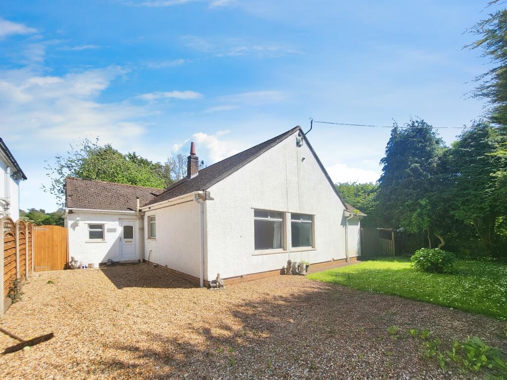 3 bedroom detached bungalow for sale in Swanbridge Road, Sully, Penarth