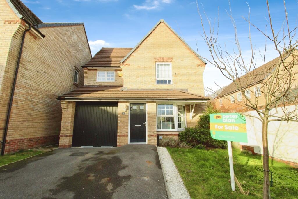 3 bedroom detached house for sale in Rhodfa'r Morwydd, Penarth, CF64