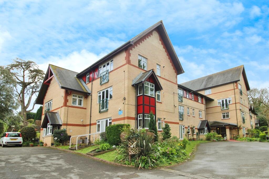 2 bedroom retirement property for sale in Bridgeman Court, Penarth, CF64