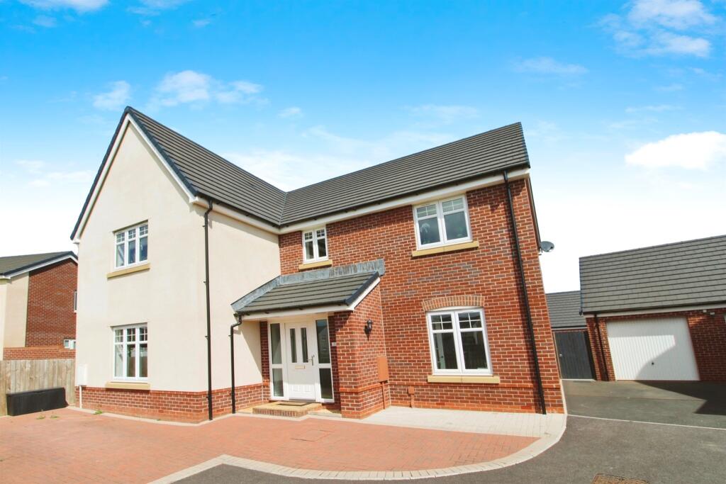 5 bedroom detached house for sale in De Sully Close, Sully, Penarth, CF64