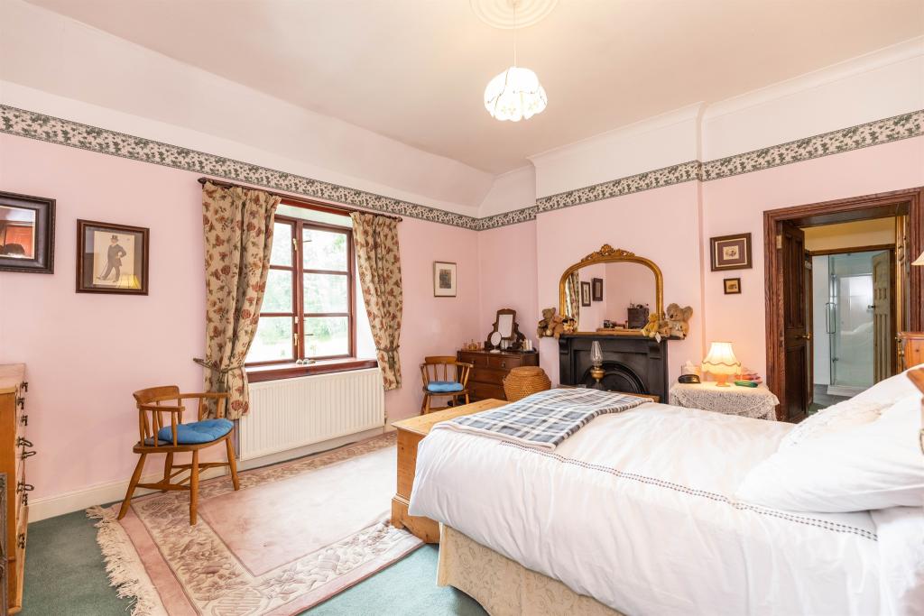 6 bedroom character property for sale in Vicarage Lane, Abersychan