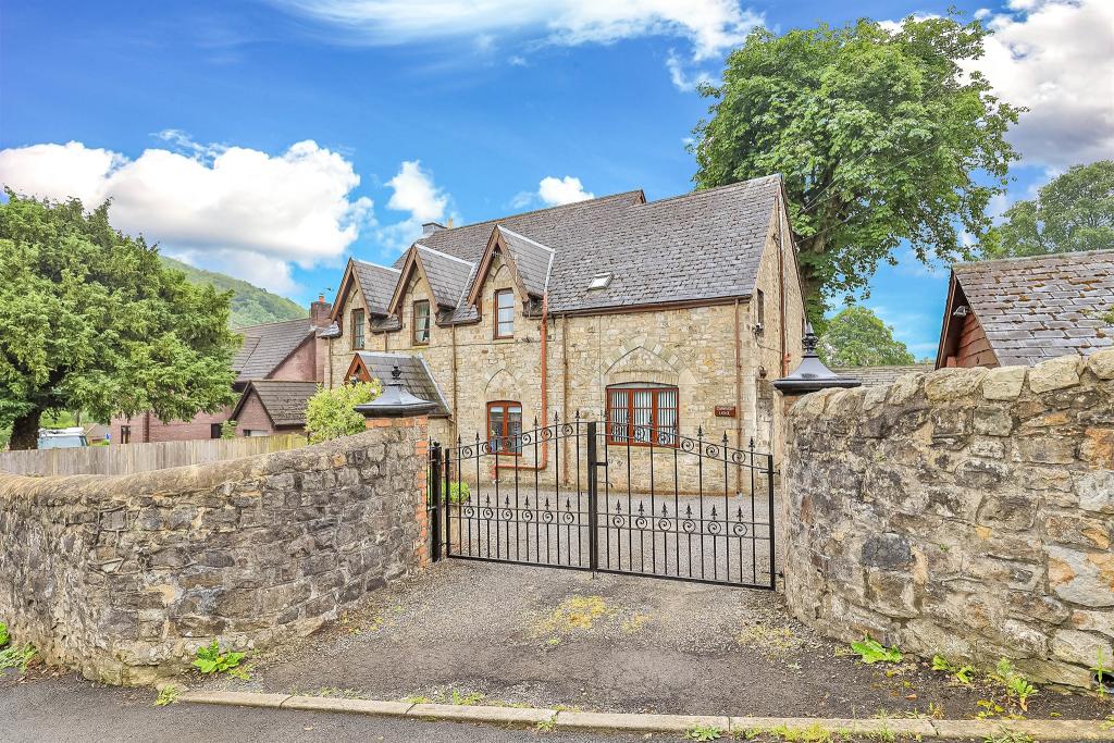 6 bedroom character property for sale in Vicarage Lane, Abersychan