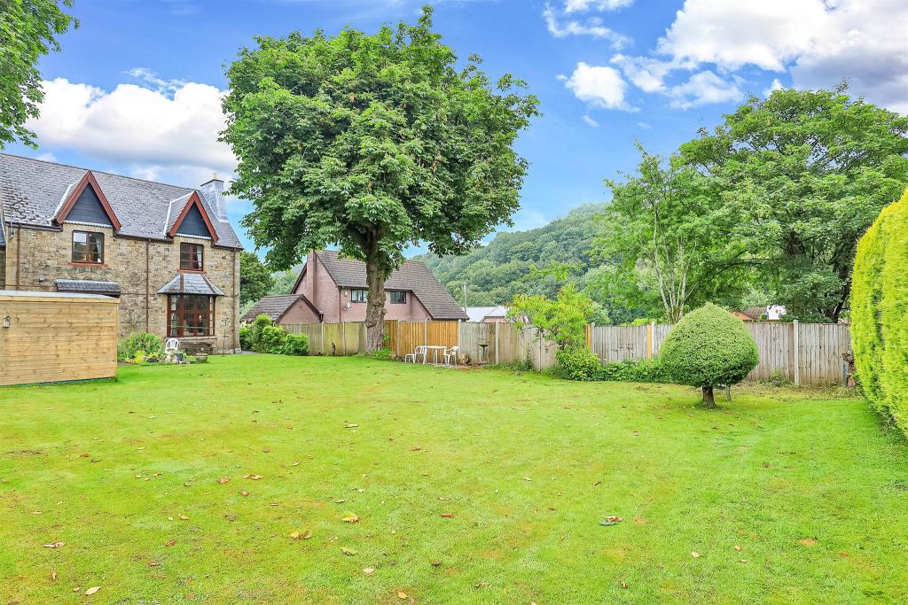 6 bedroom character property for sale in Vicarage Lane, Abersychan