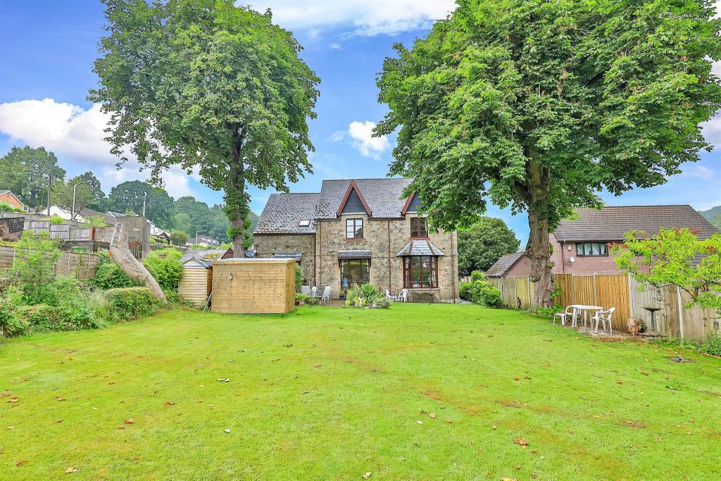 6 bedroom character property for sale in Vicarage Lane, Abersychan