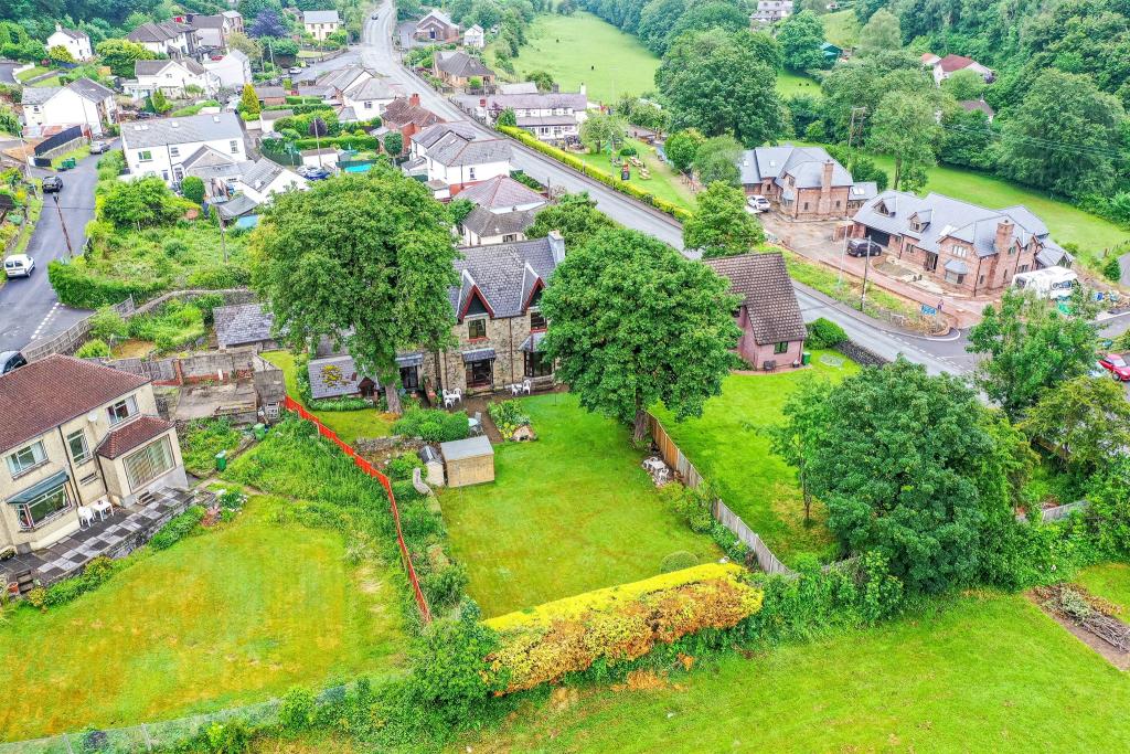 6 bedroom character property for sale in Vicarage Lane, Abersychan