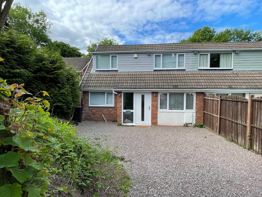 4 bedroom semidetached house for sale in Grove Park, Pontnewydd