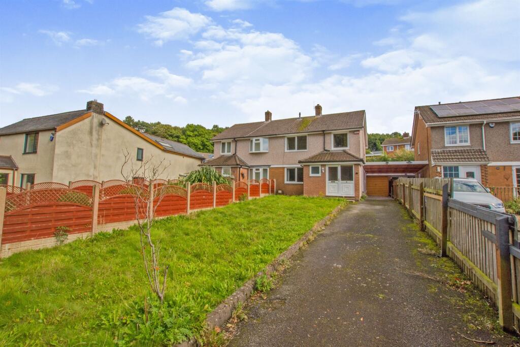 3 bedroom semidetached house for sale in Caerwent Road, Croesyceiliog