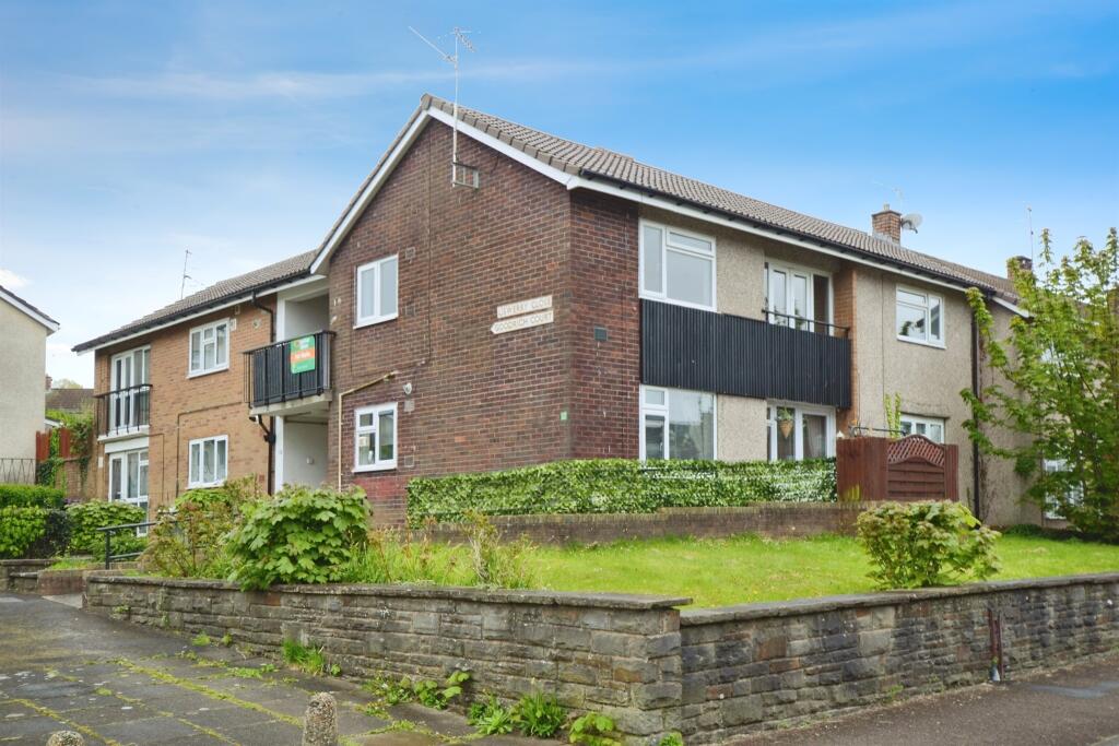 2 bedroom flat for sale in Liswerry Close, Llanyravon, Cwmbran, NP44