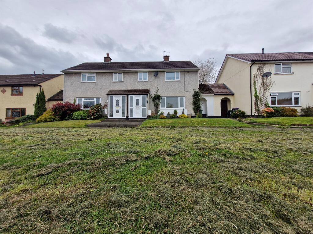 3 bedroom semidetached house for sale in Tynewydd Avenue, Pontnewydd