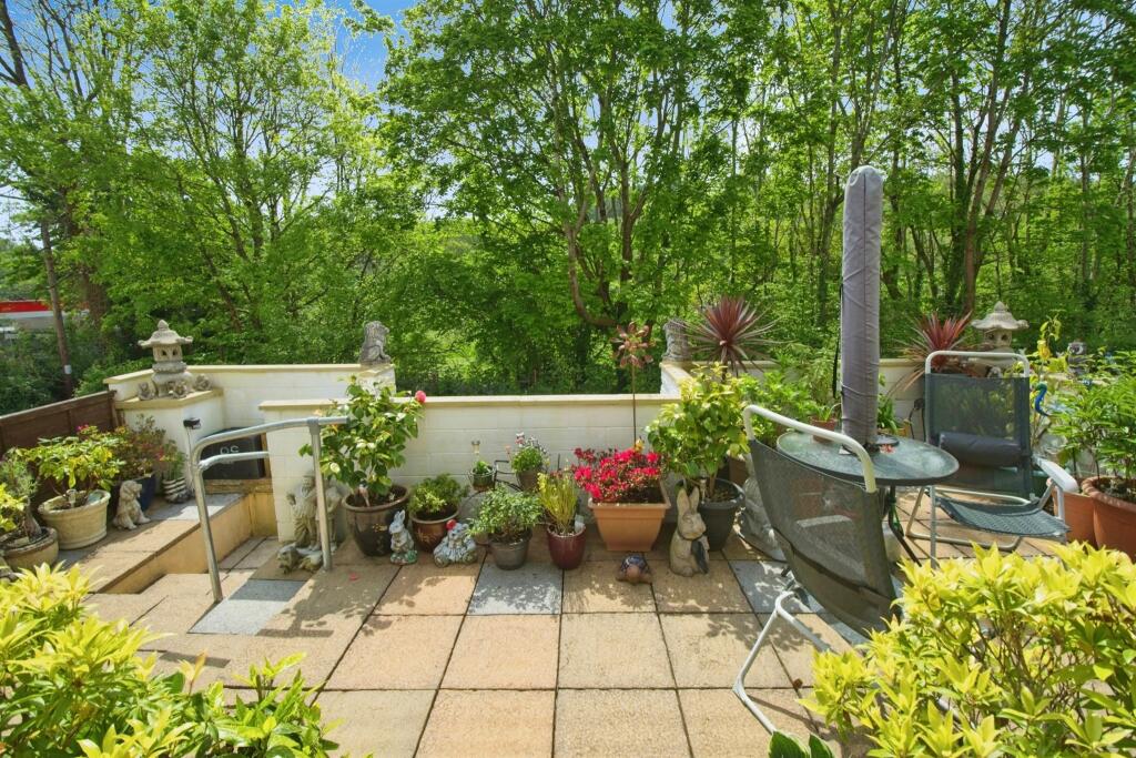 4 bedroom terraced house for sale in Albion Road, Pontypool, NP4