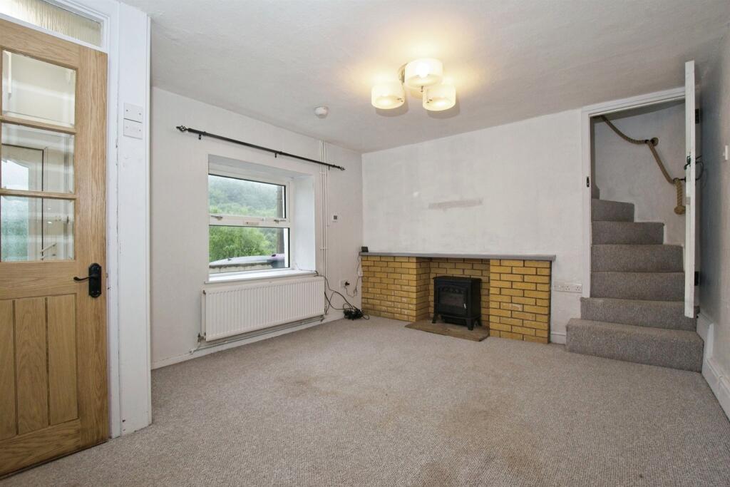 2 bedroom terraced house for sale in Hanbury Road, Pontnewynydd, Pontypool, NP4