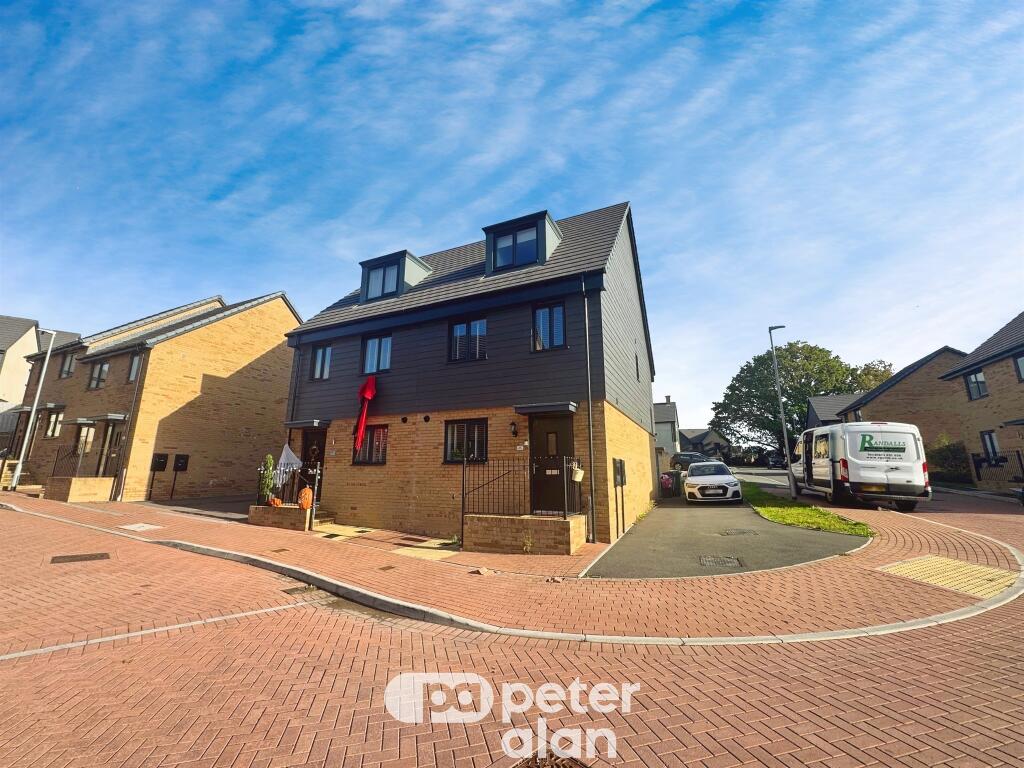 Main image of property: Rhodfa'r Eos, Pontrhydyrun, Cwmbran