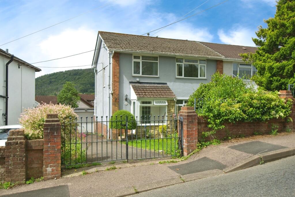 3 bedroom semidetached house for sale in Pentrepiod Road, Pontnewynydd, Pontypool, NP4