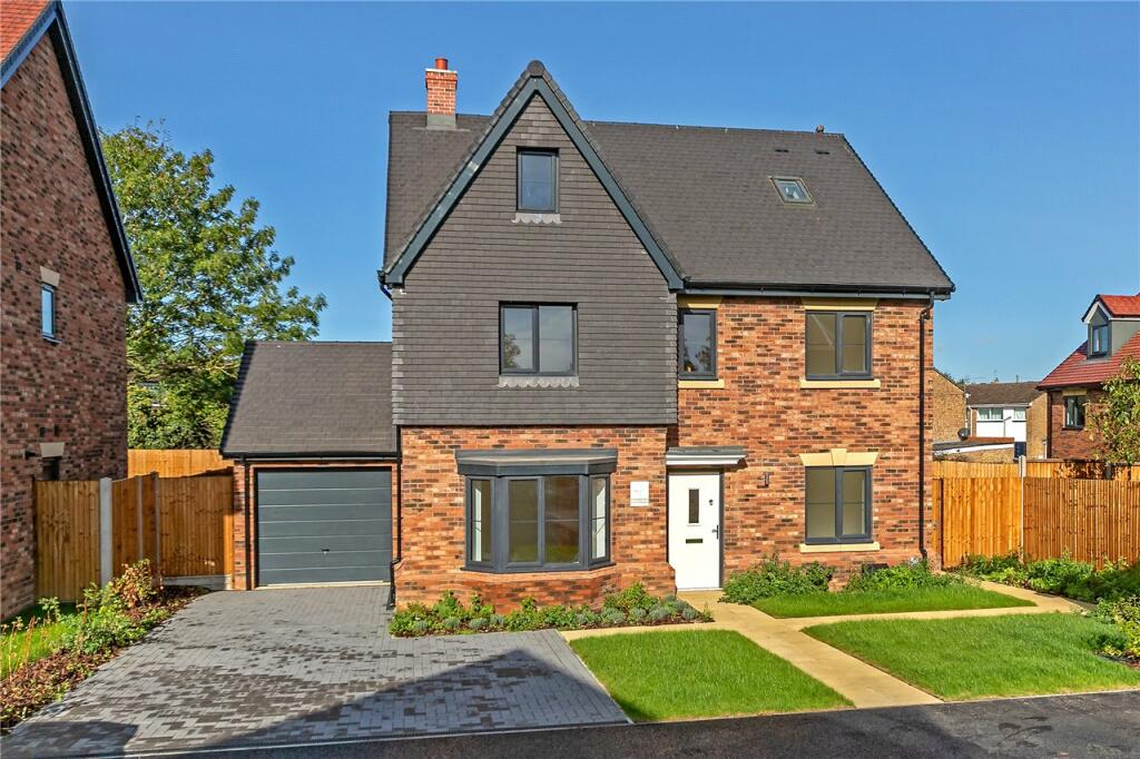 5 bedroom detached house for sale in Brookmead, Meppershall, Shefford