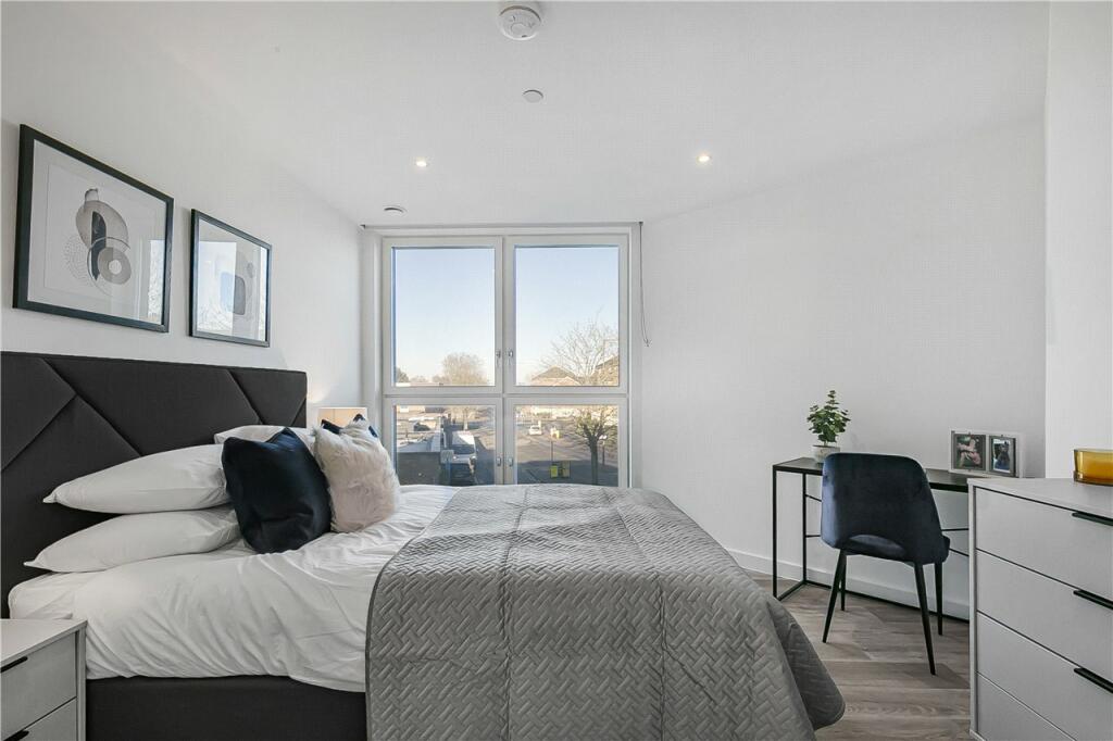 Additional property image - Corner House, Town Centre, Hatfield, Hertfordshire