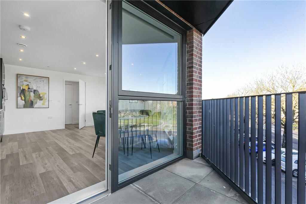 Additional property image - Corner House, Town Centre, Hatfield, Hertfordshire
