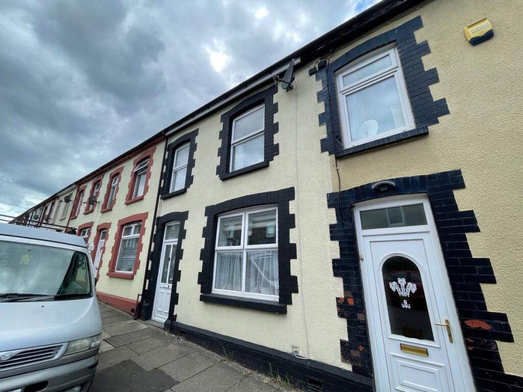 3 bedroom terraced house for sale in Wood Street, Cilfynydd, Pontypridd