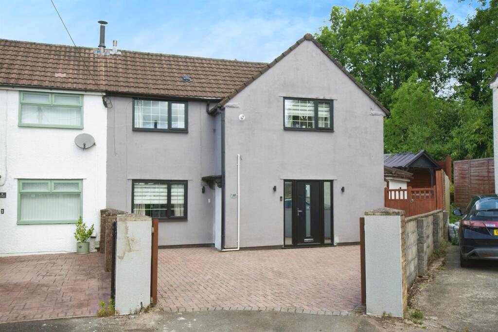 3 bedroom semidetached house for sale in Dyffryn Gardens, Rhydyfelin