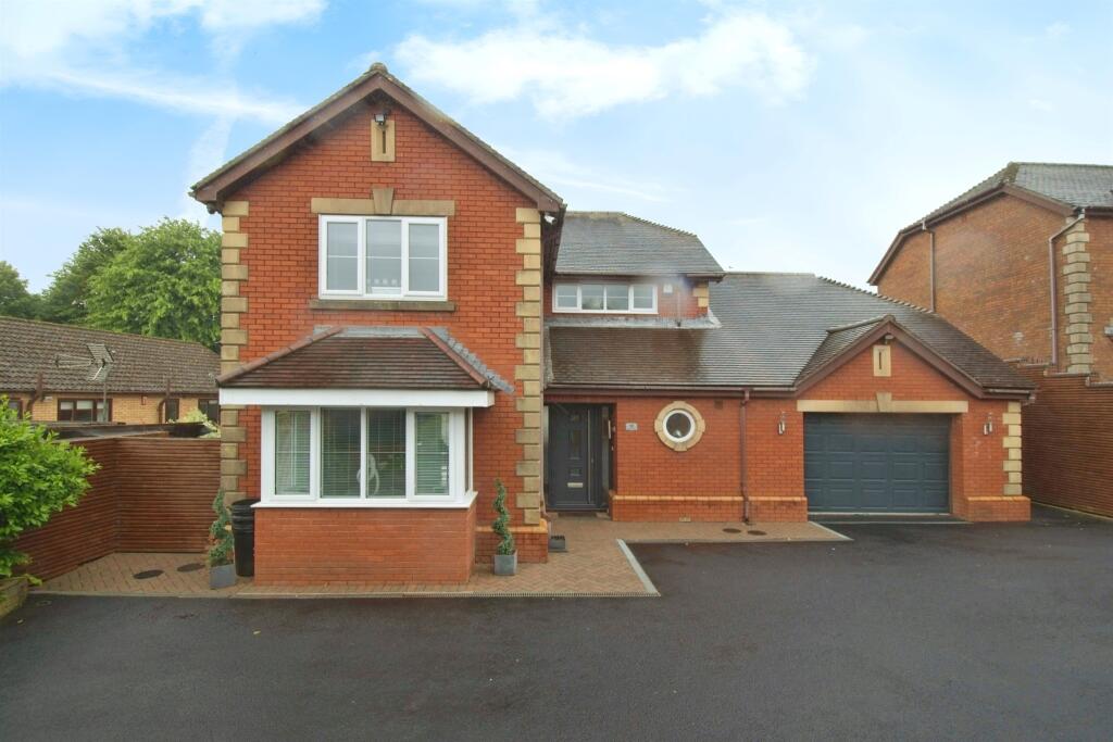 4 bedroom detached house for sale in Bronheulwen, Porth, CF39