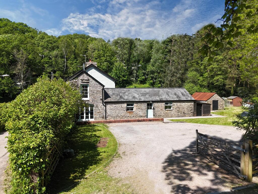 Main image of property: Berwerdd Du Farm Barn, Pontypridd