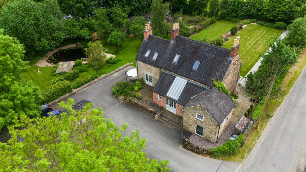 4 bedroom detached house for sale in Chevin Road, Belper, DE56