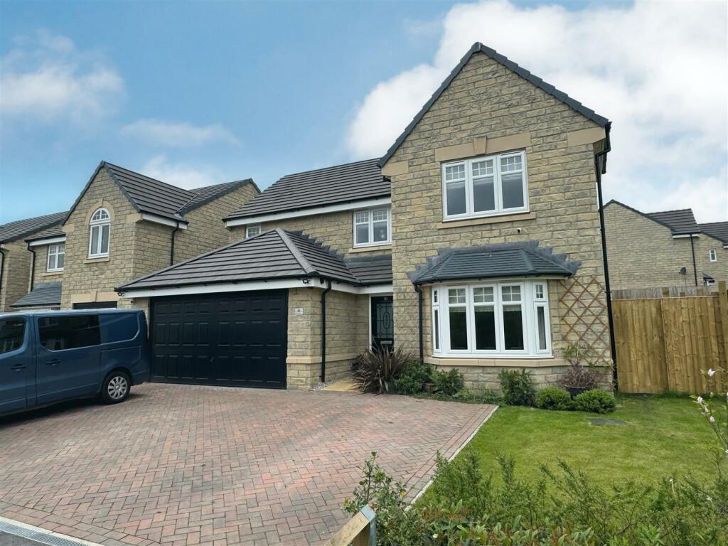 4 bedroom detached house for sale in Old Turnpike Drive, Crich, DE4