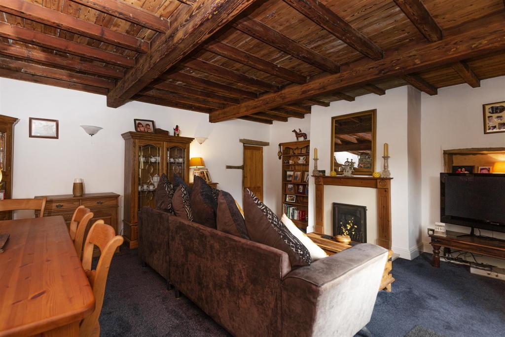 2 bedroom semidetached house for sale in Tofts Grove, Brighouse, HD6