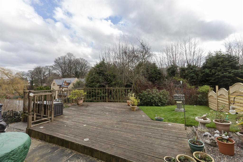 2 bedroom semidetached house for sale in Tofts Grove, Brighouse, HD6