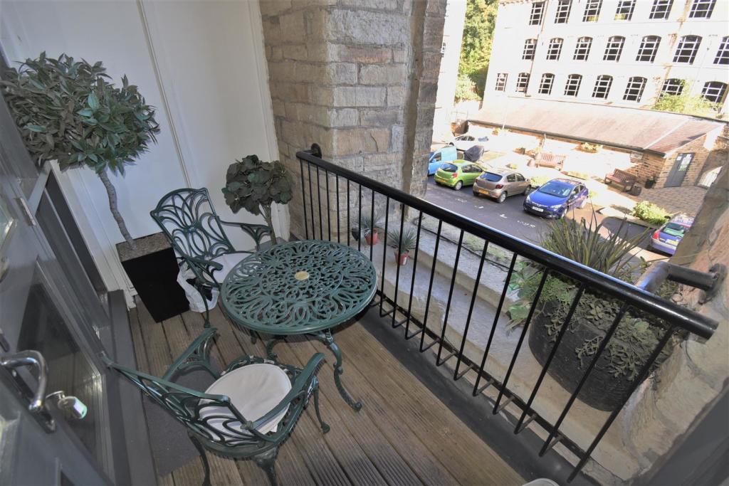 1 bedroom apartment for sale in Stoney Lane, Longwood, Huddersfield, HD3