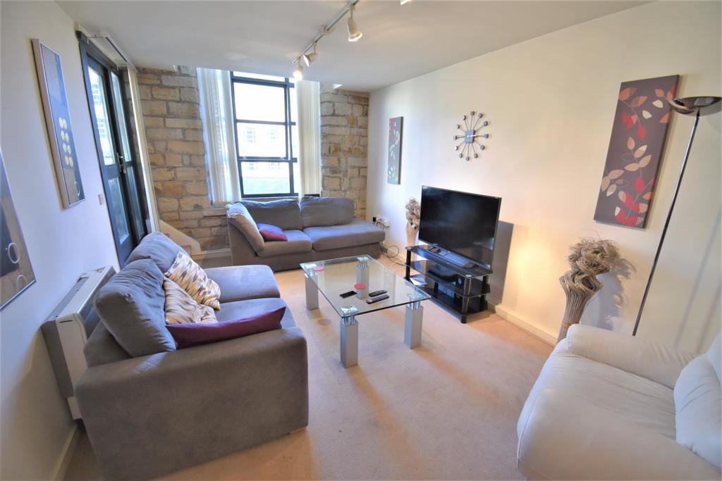 1 bedroom apartment for sale in Stoney Lane, Longwood, Huddersfield, HD3