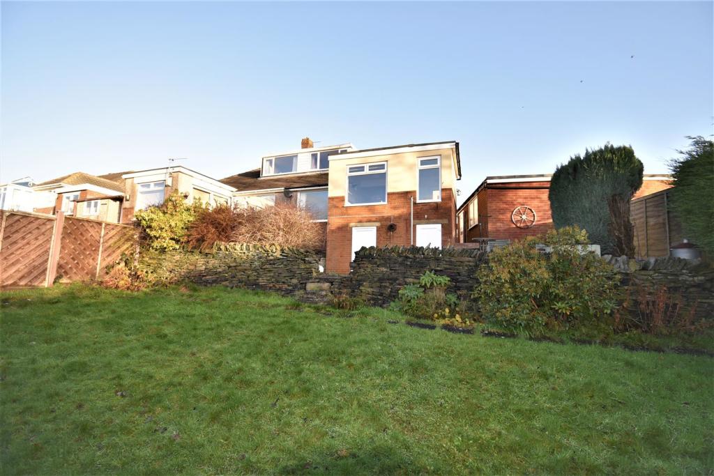 3 bedroom semidetached bungalow for sale in Deer Croft Crescent