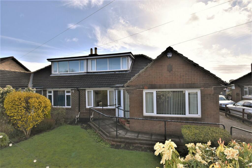 3 bedroom semidetached bungalow for sale in Moorlands Road, Mount