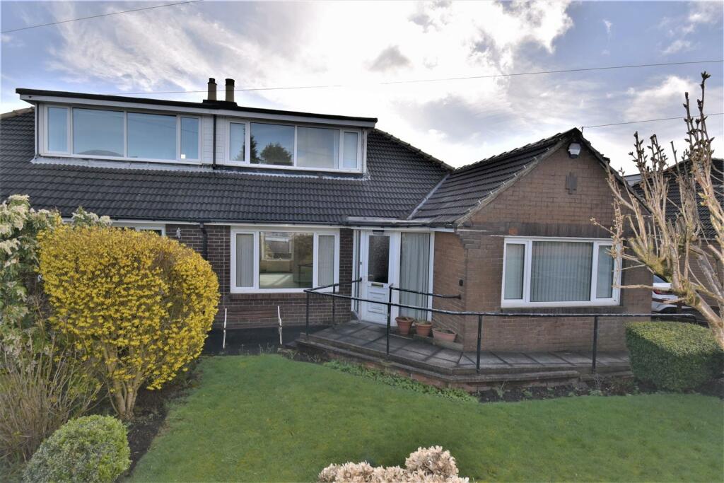 3 bedroom semidetached bungalow for sale in Moorlands Road, Mount