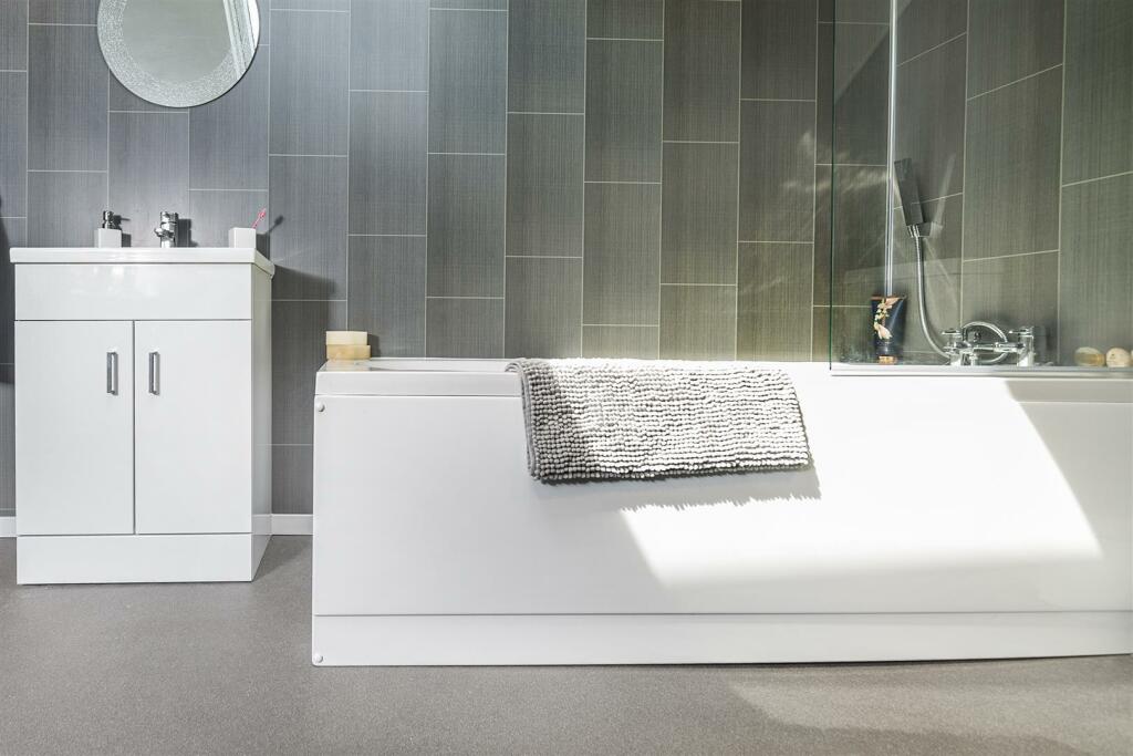 4 bedroom semidetached house for sale in Healey Wood Road, Brighouse, HD6