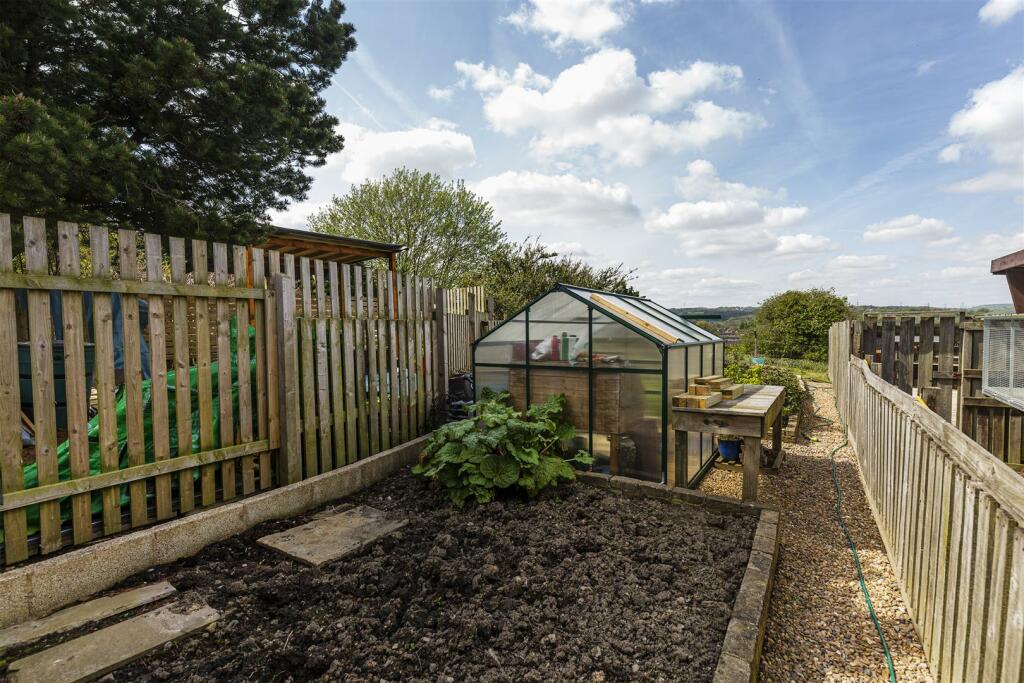 4 bedroom semidetached house for sale in Healey Wood Road, Brighouse, HD6