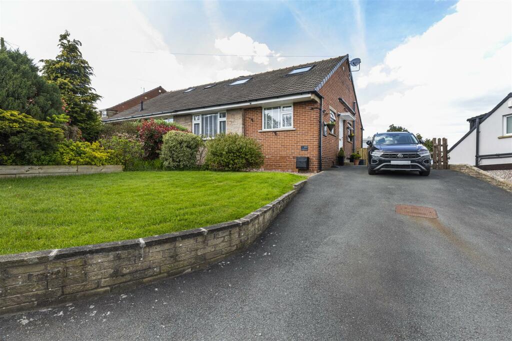 4 bedroom semidetached house for sale in Healey Wood Road, Brighouse, HD6