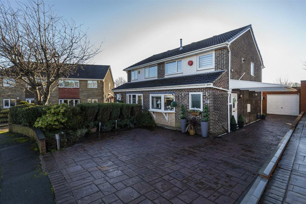 3 bedroom semidetached house for sale in Shannon Drive, Outlane