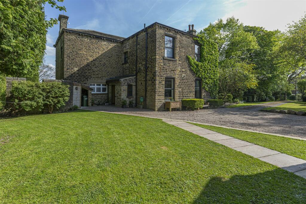 3 bedroom semidetached house for sale in Quarmby Road, Quarmby