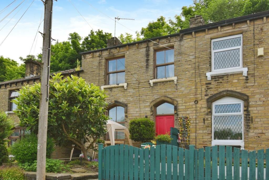 3 bedroom terraced house for rent in Whitehead Lane, Huddersfield, HD4