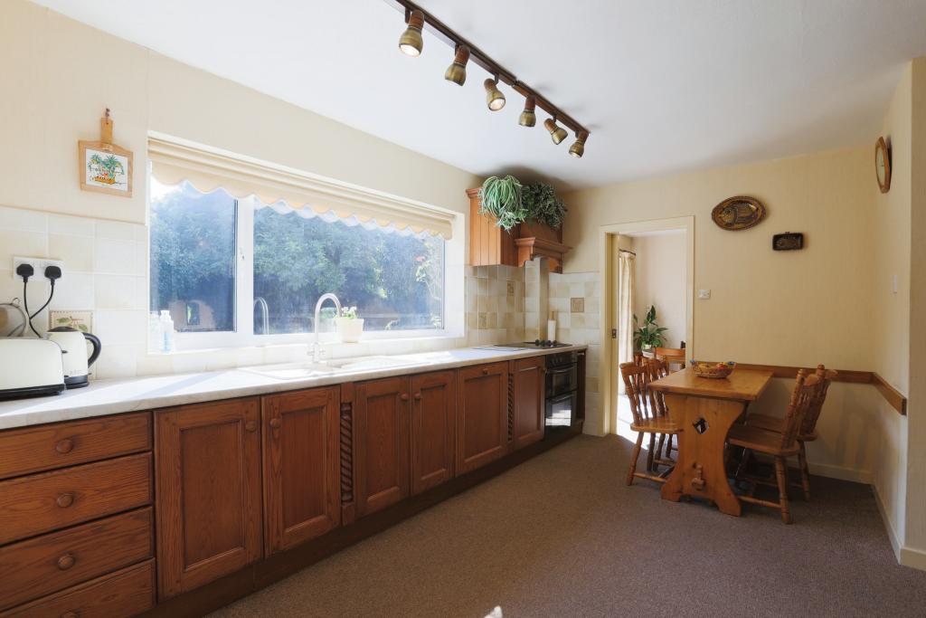 5 bedroom detached house for sale in Grange Lane, Harvington, Evesham, WR11