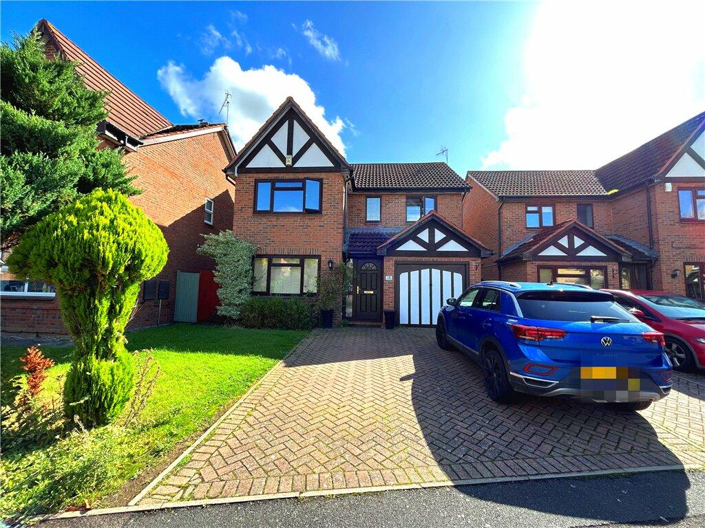 4 bedroom detached house for sale in St. Margarets Road, Evesham