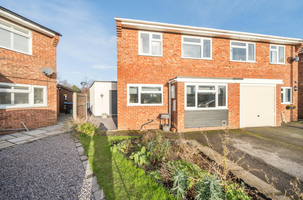 4 bedroom semidetached house for sale in The Meadows, BidfordonAvon