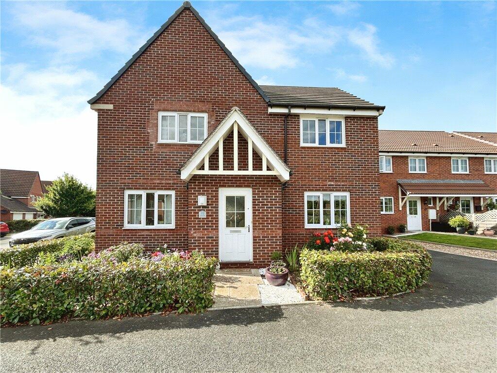 4 bedroom detached house for sale in Sunset Way, Evesham