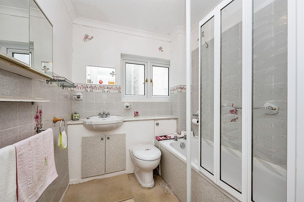 2 bedroom retirement property for sale in Pavilion Court, Porthcawl, CF36