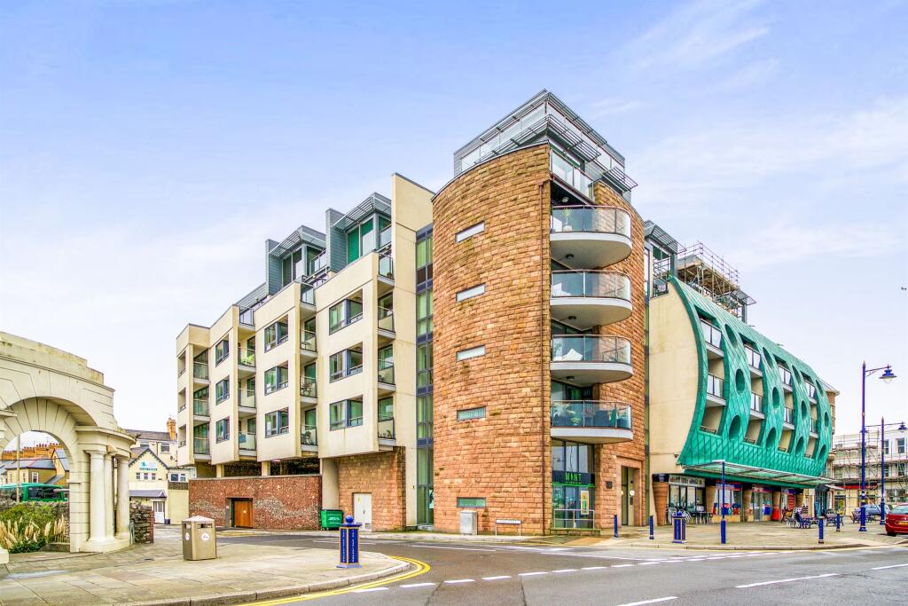 2 bedroom apartment for sale in Esplanade, Porthcawl, CF36